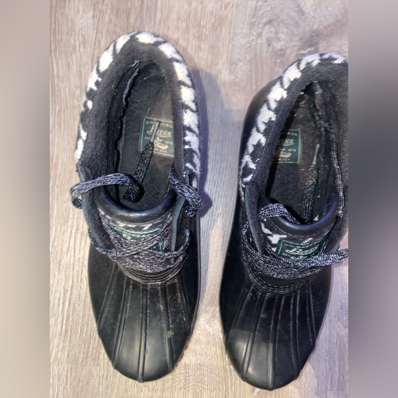 Black and white G.H. Bass bootie boots! Excellent Used Condition! Size 8 - Picture 2 of 8